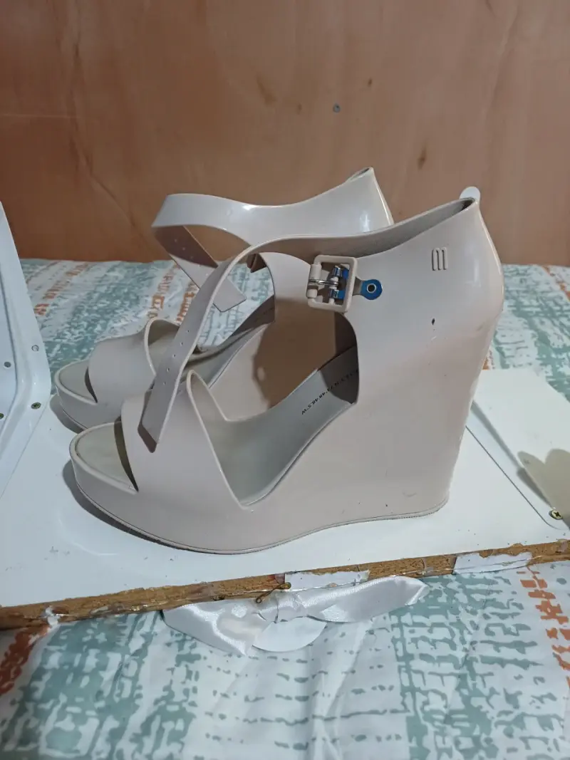 Sandalias de plataforma beige Melissa - 2