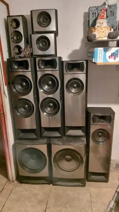 Sistema de sonido Sony con múltiples parlantes - miniatura 2