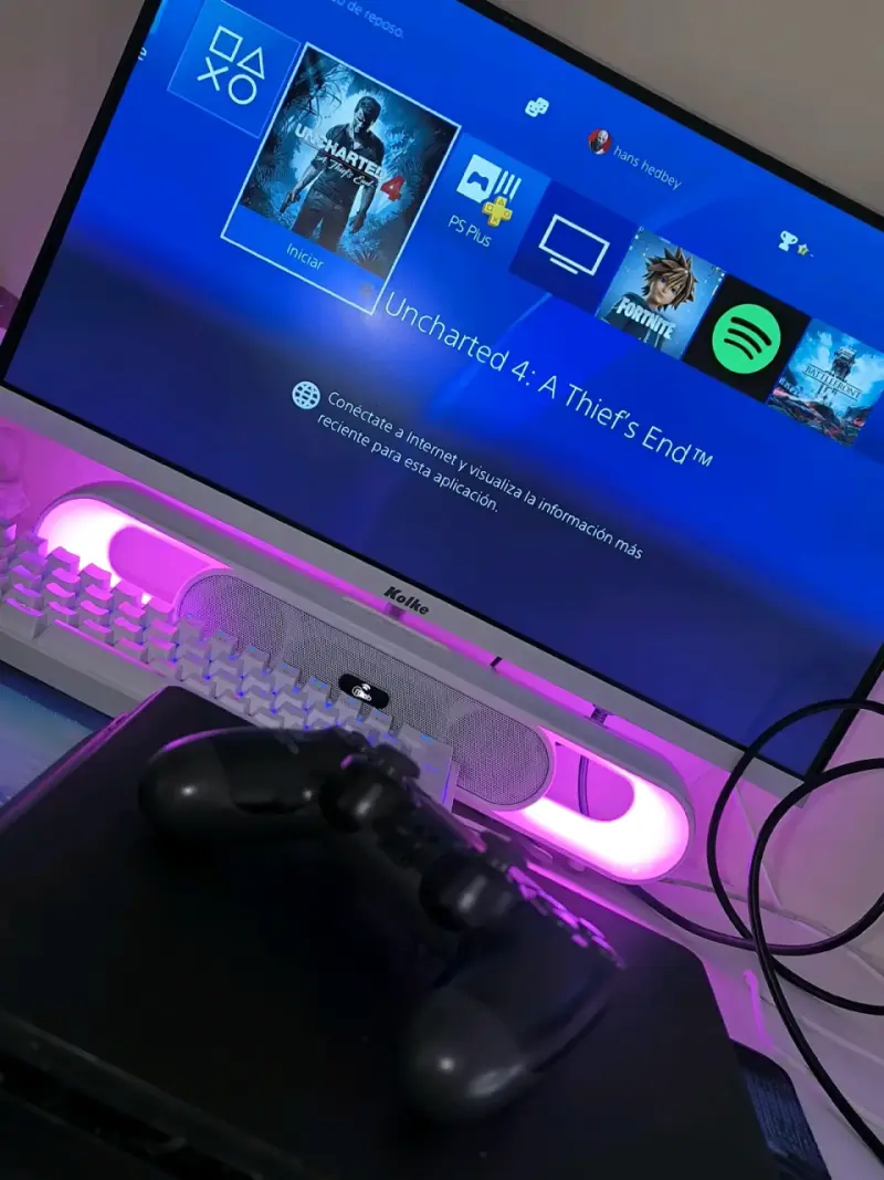 Consola ps4 con control y todos sus cables - 1