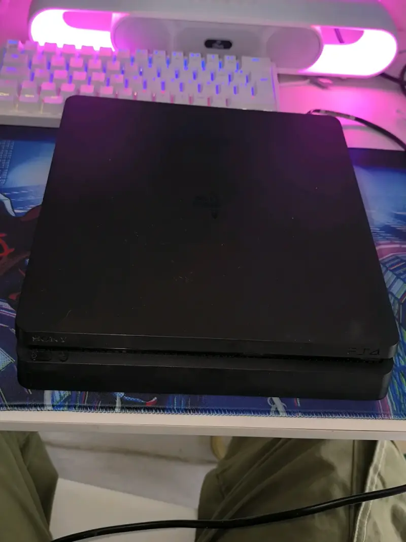 Consola ps4 con control y todos sus cables - 4