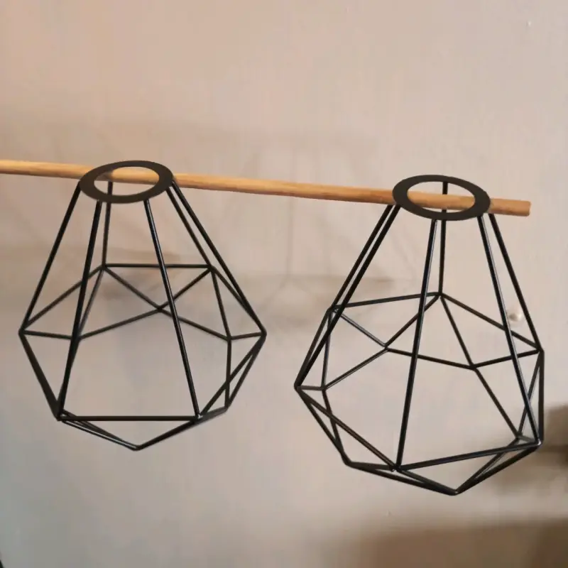 Lámparas colgantes de metal negro estilo industrial - 2