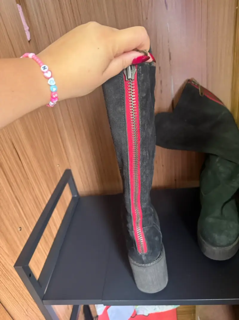 Botas negras de plataforma con cierre rojo - 2