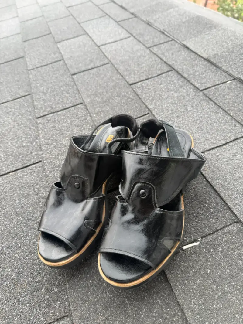 Sandalias negras de cuero para mujer - 1