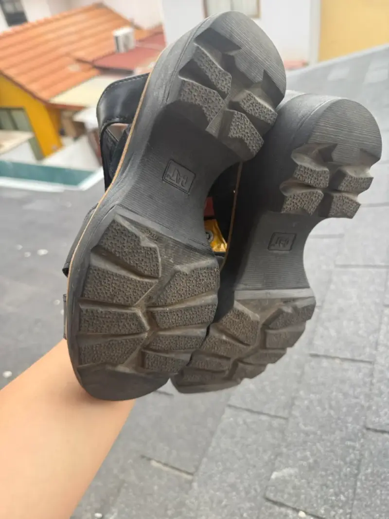 Sandalias negras de cuero para mujer - 2
