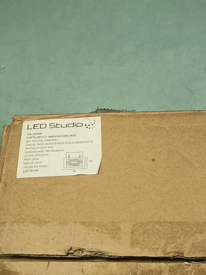 Porta Lámpara AR111 LED Studio Blanco y Negro - 1