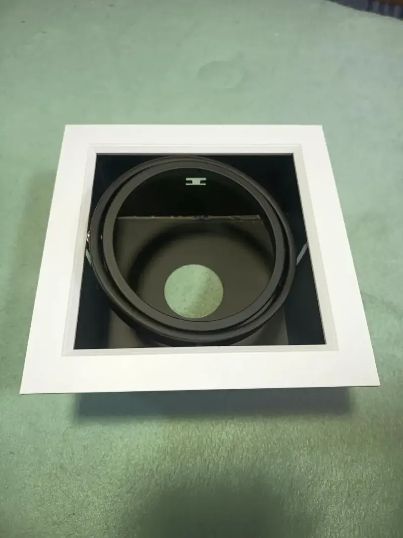 Porta Lámpara AR111 LED Studio Blanco y Negro - 5