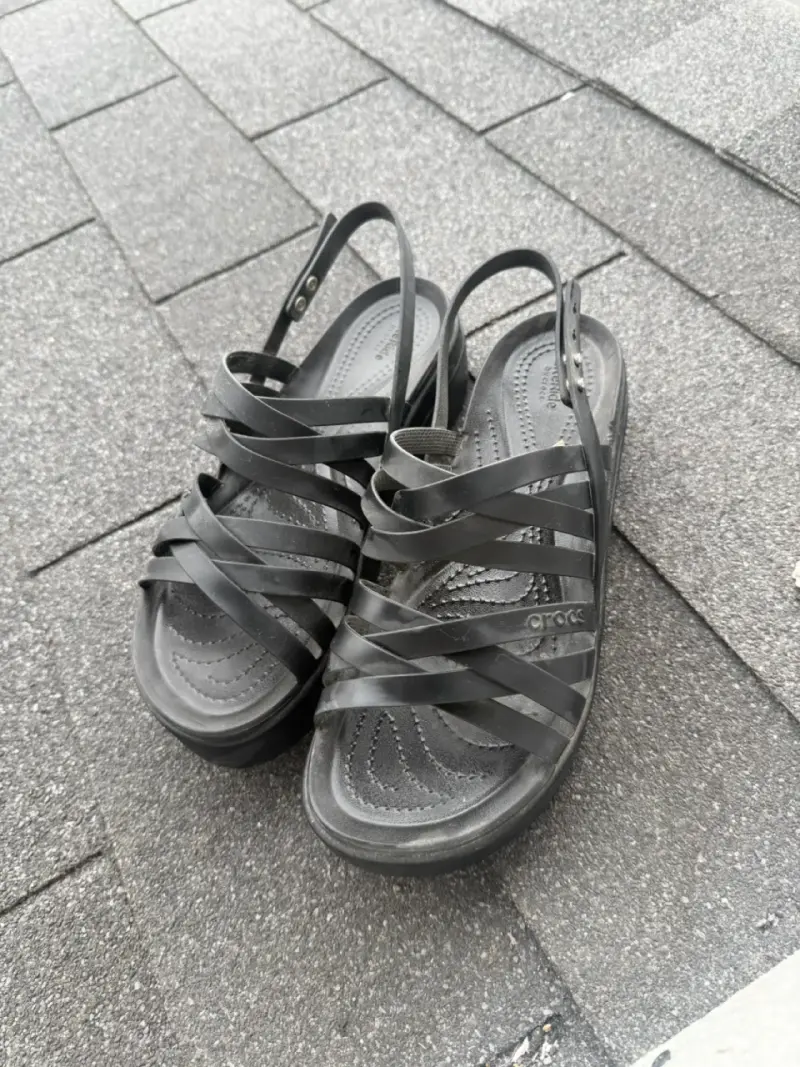 Sandalias negras de plataforma Crocs - 1