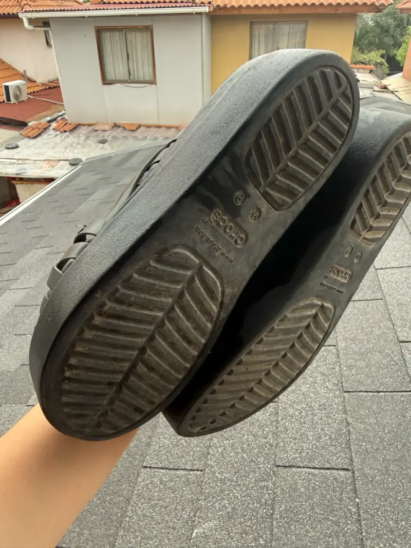 Sandalias negras de plataforma Crocs - 4
