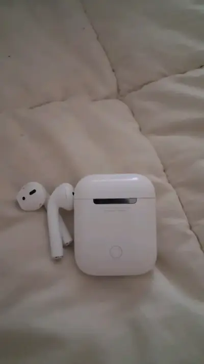 Airpods 2da generacion - miniatura 2