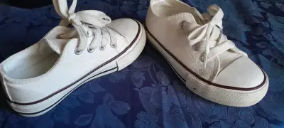 Zapatillas blancas de lona para niños talla 28 - miniatura 2