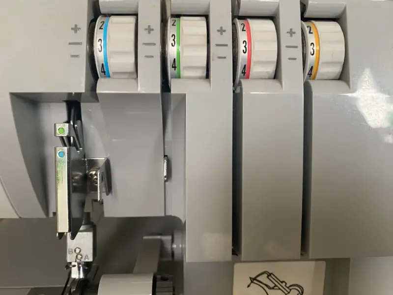 Máquina de Coser Overlock Singer Heavy Duty - 6