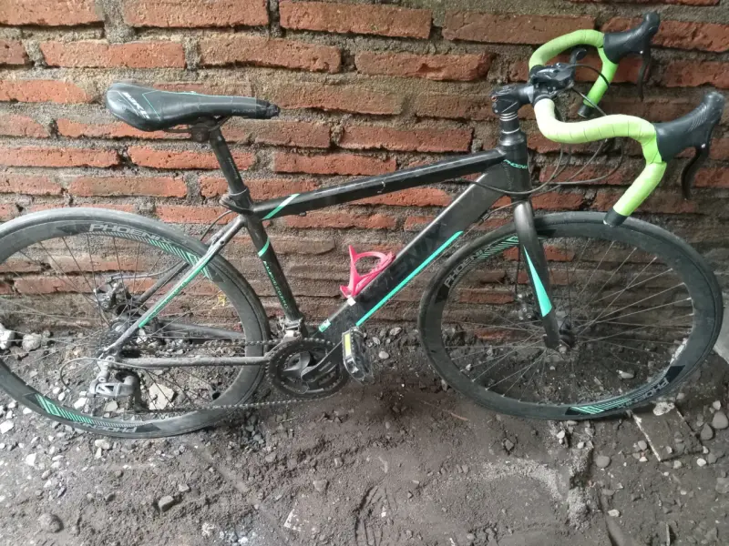 Bicicleta de carretera con manillar verde - 5