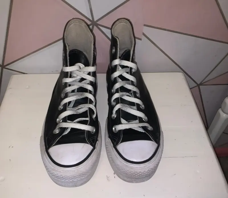 Zapatillas Converse All Star negras y Vans - 2