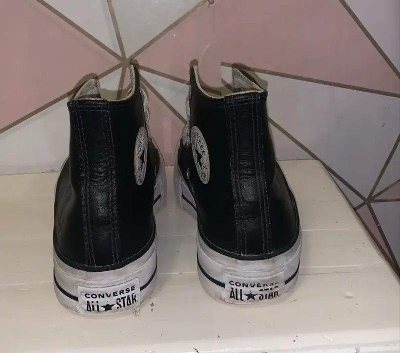 Zapatillas Converse All Star negras y Vans - 3