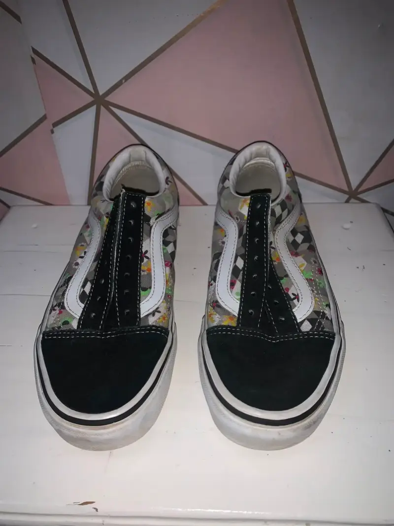 Zapatillas Converse All Star negras y Vans - 4