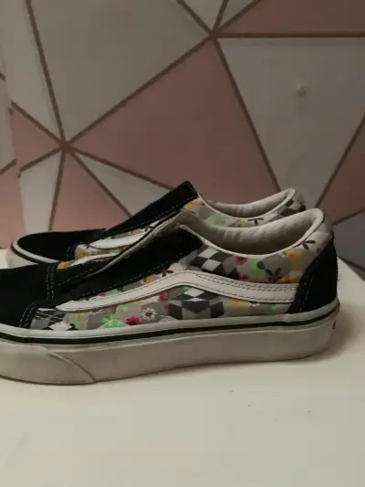 Zapatillas Converse All Star negras y Vans - miniatura 6