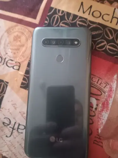 LG K61 en buen estado - miniatura 2