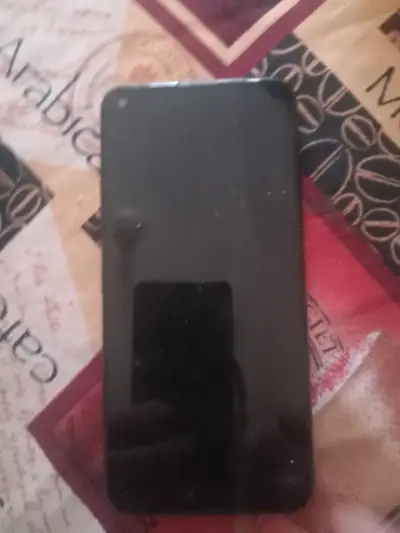 LG K61 en buen estado - miniatura 3
