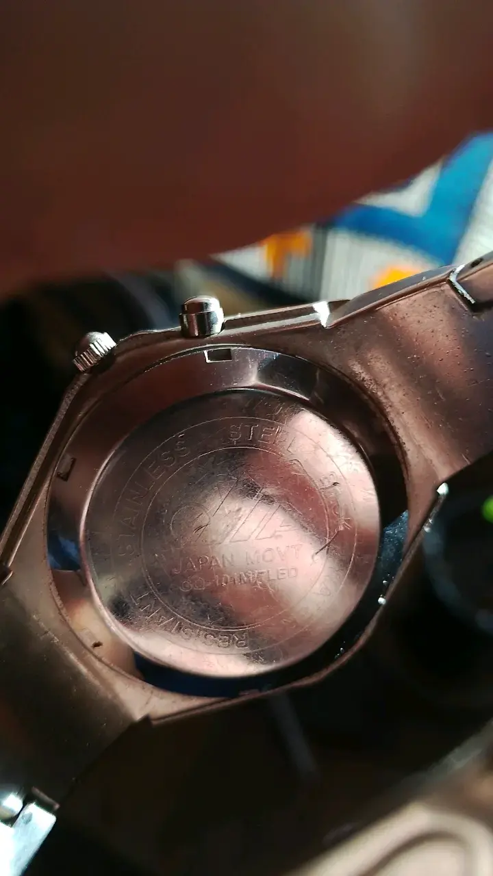 Reloj de pulsera de titanio con esfera amarilla - 2