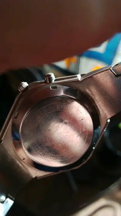 Reloj de pulsera de titanio con esfera amarilla - miniatura 2