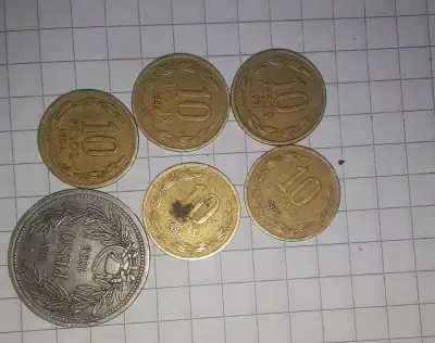 Monedas antiguas de Chile 10 y 1 peso - miniatura 1