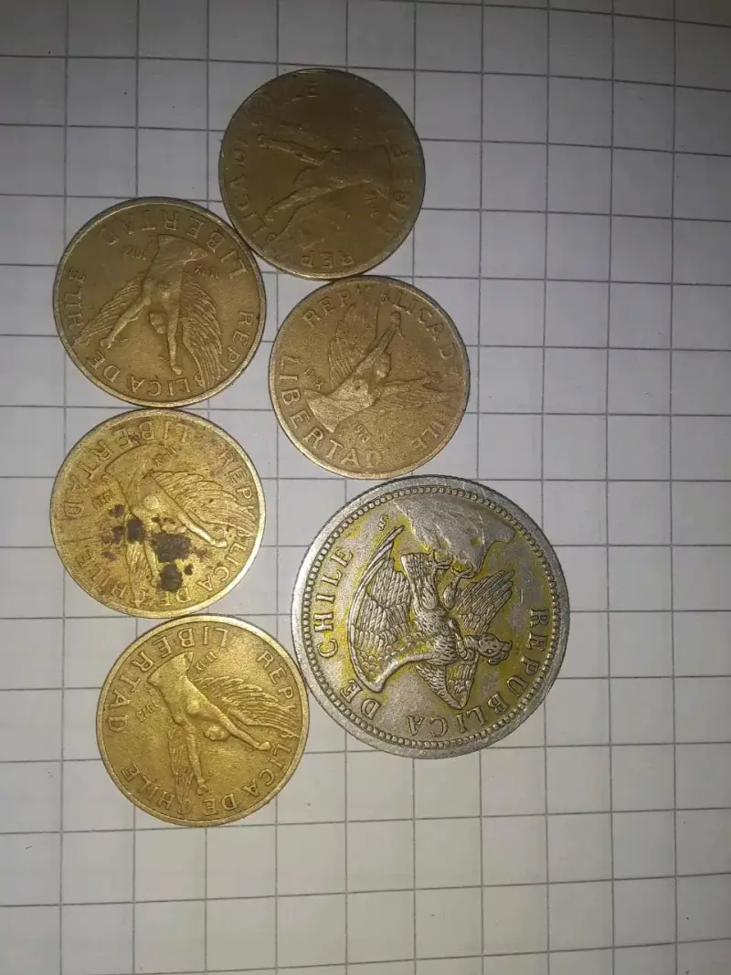 Monedas antiguas de Chile 10 y 1 peso - 2