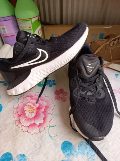 Zapatillas deportivas negras Nike Renew 22.5 cm - miniatura 1