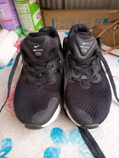 Zapatillas deportivas negras Nike Renew 22.5 cm - miniatura 2