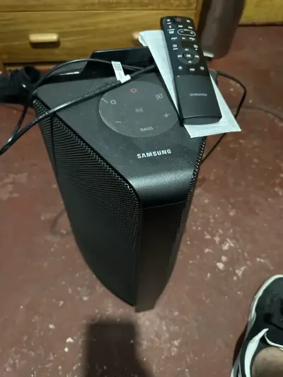 Parlante Samsung con Control Remoto - miniatura 1