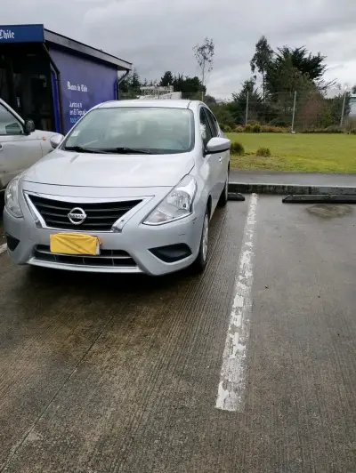 Nissan Versa 2016 en buen estado - miniatura 1