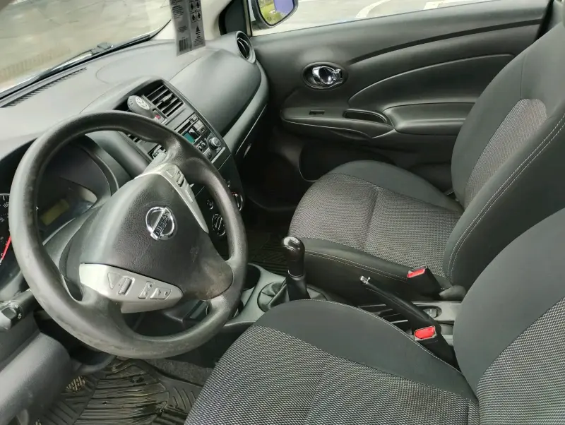 Nissan Versa 2016 en buen estado - 5