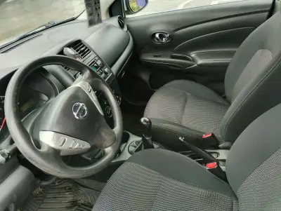 Nissan Versa 2016 en buen estado - miniatura 5