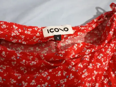 Falda corta roja con estampado floral Icono - miniatura 3