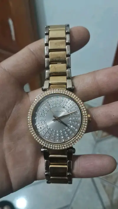 Reloj Michael Kors dorado con cristales - miniatura 1