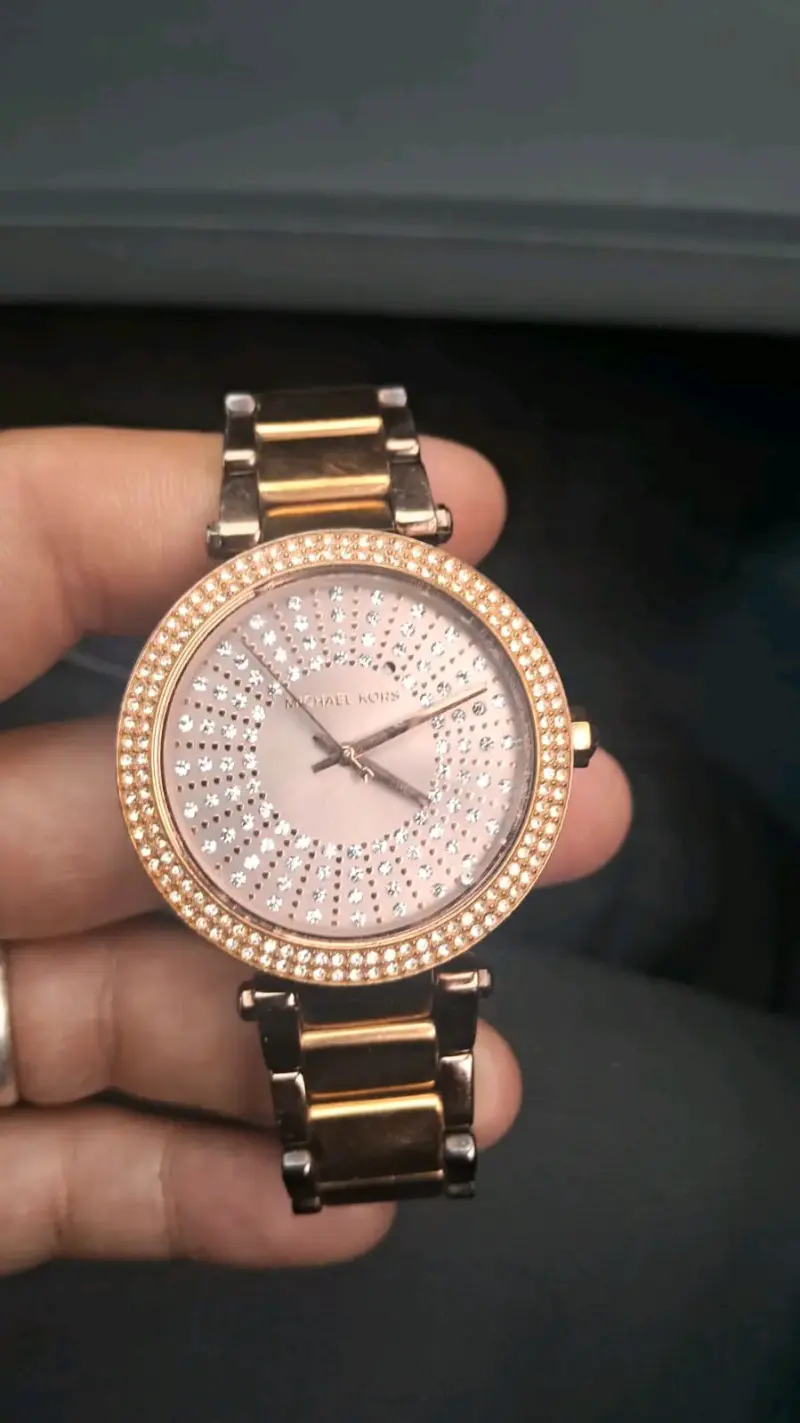 Reloj Michael Kors dorado con cristales - 2