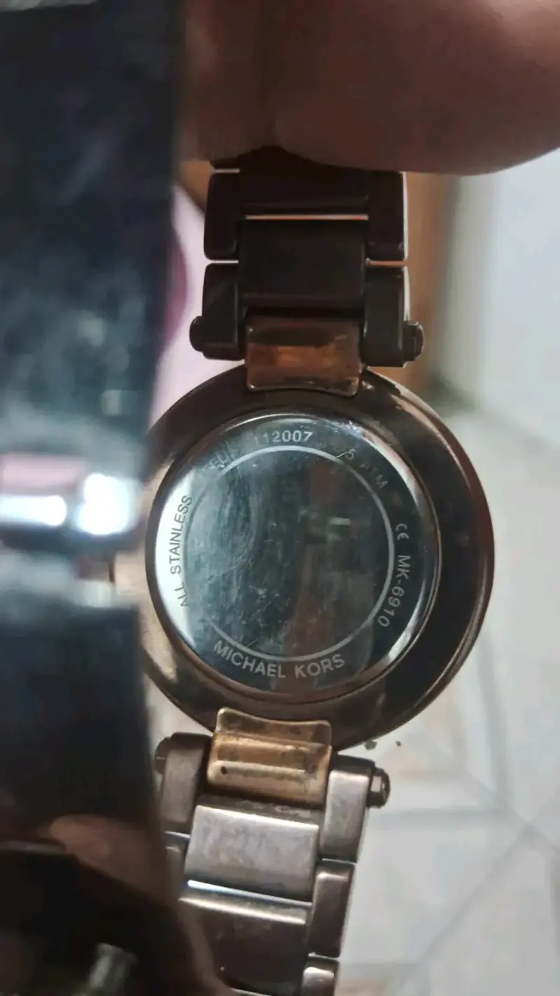 Reloj Michael Kors dorado con cristales - 4