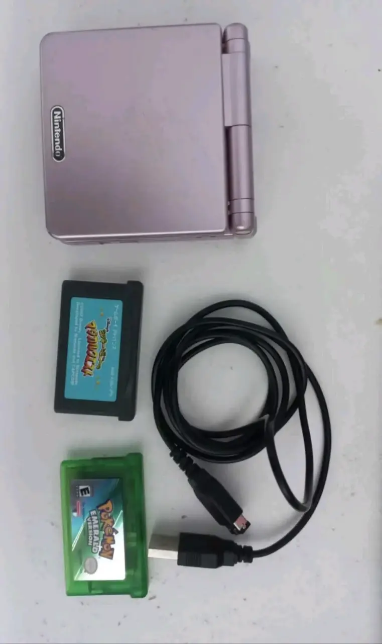 Consola Game Boy Advance SP con juegos Pokémon - 1
