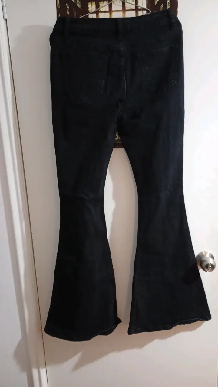 Pantalones acampanados negros con roturas - 2