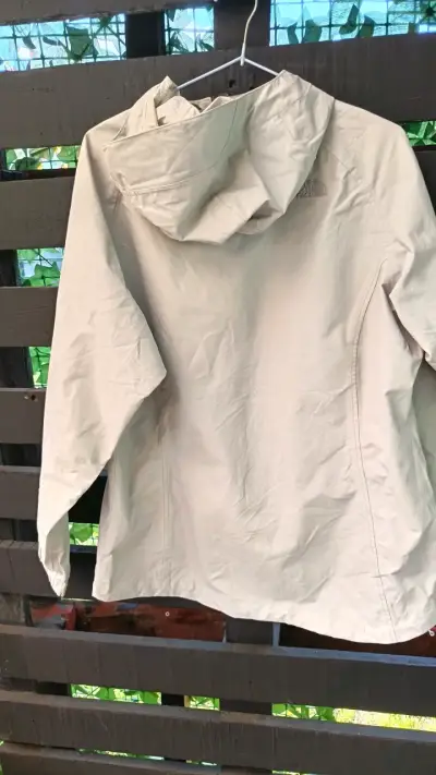 Chaqueta impermeable The North Face beige para mujer - miniatura 3