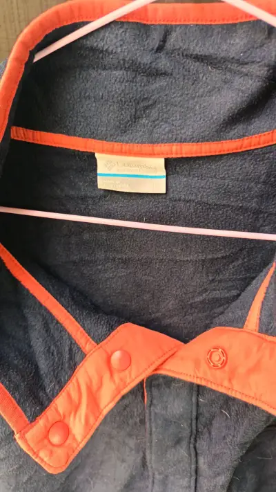 Polerón Columbia Fleece Azul con Detalles Naranjas - miniatura 3