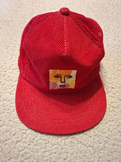 Gorra roja vintage - miniatura 1