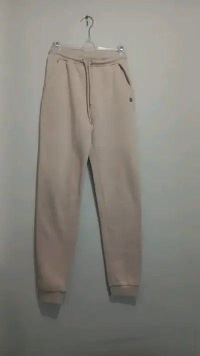 Conjunto de buzo beige con diseño Nebraska - miniatura 1