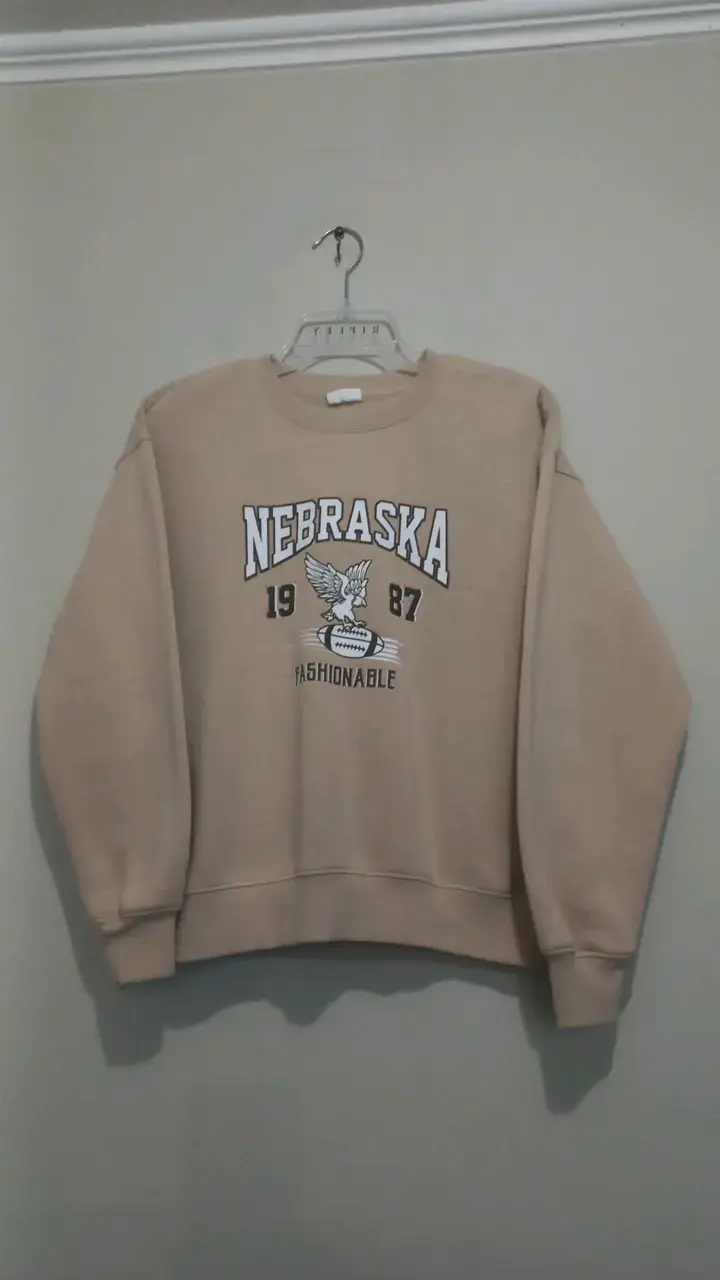 Conjunto de buzo beige con diseño Nebraska - 2