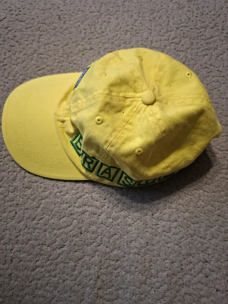 Gorra amarilla Brasil con bandera bordada - 2