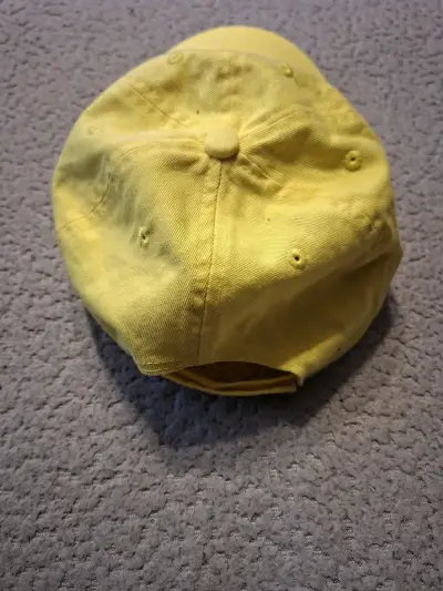 Gorra amarilla Brasil con bandera bordada - miniatura 3