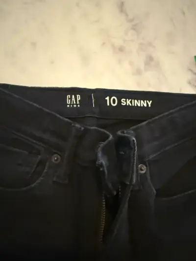 Jeans negros para niños GAP Skinny - miniatura 2