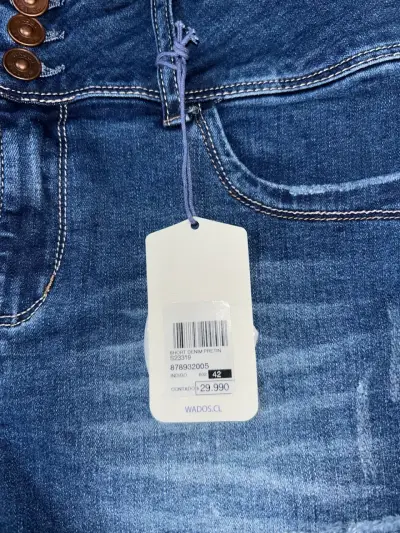 Shorts de mezclilla Wados con diseño desgastado - miniatura 2