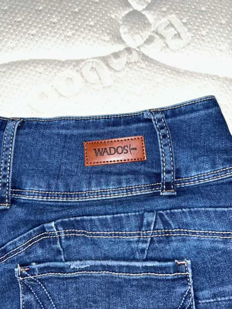 Shorts de mezclilla Wados con diseño desgastado - 4