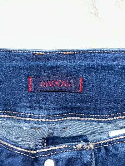 Shorts de mezclilla Wados con diseño desgastado - miniatura 5