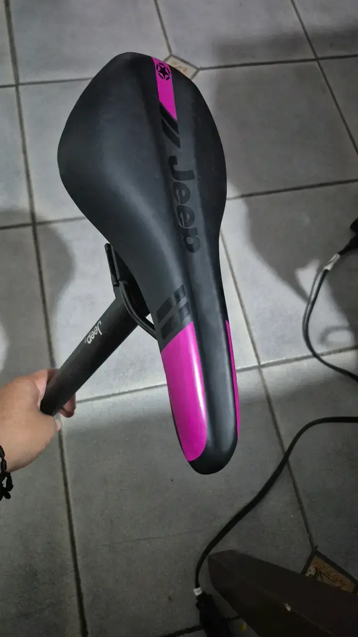 Asiento de bicicleta Jeep negro y rosa - 1